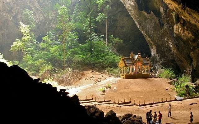 Живописная пещера Phraya Nakhon в Тайланде