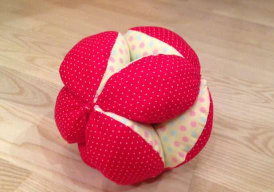 Клаптевий мячик для малюка своїми руками