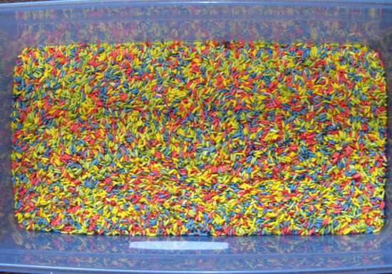 Як пофарбувати рис і макарони для виробів?