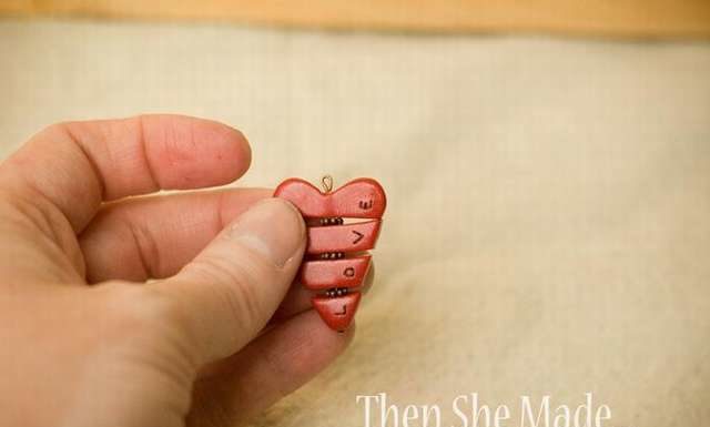 Кулон валентинка з полімерної глини.