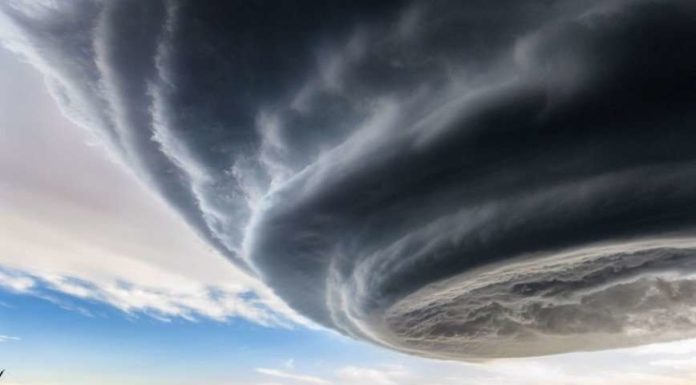 Мисливець на торнадо.