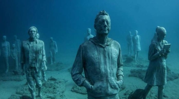 Захоплюючий музей сучасного мистецтва під водою.