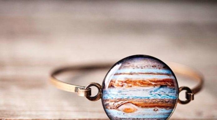 Краса космосу на вашому запясті.