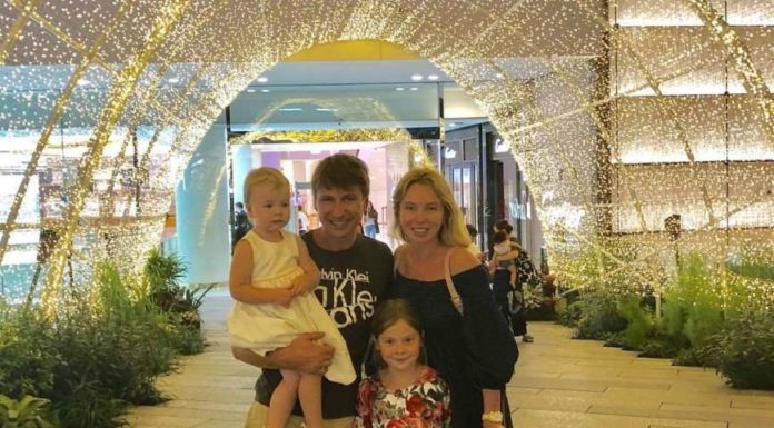 «Як на вас приємно дивитися!»: Олексій Ягудін відпочиває з сімєю в Таїланді.