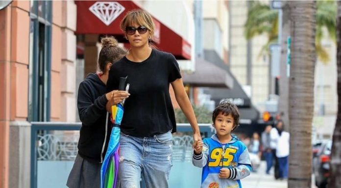 «Скоро одні речі носити будуть»: у мережі обговорюють Холлі Беррі на прогулянці з дітьми.