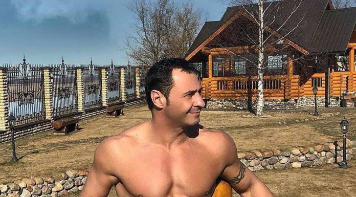 Стас Костюшкін показав незвичайне вправа проти вялого живота.