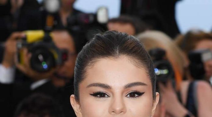 Селена Гомес на відкритті Каннського кінофестивалю зявилася в прикрасах Bvlgari.