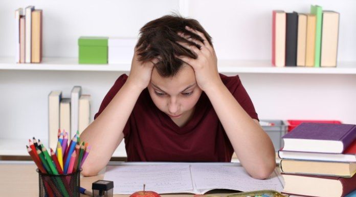 40% батьків стверджують, що їхніх дітей перевантажують у школі.