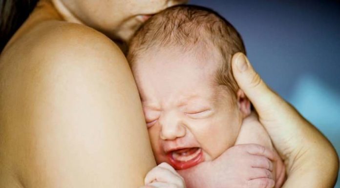 Якою мовою плачуть немовлята.