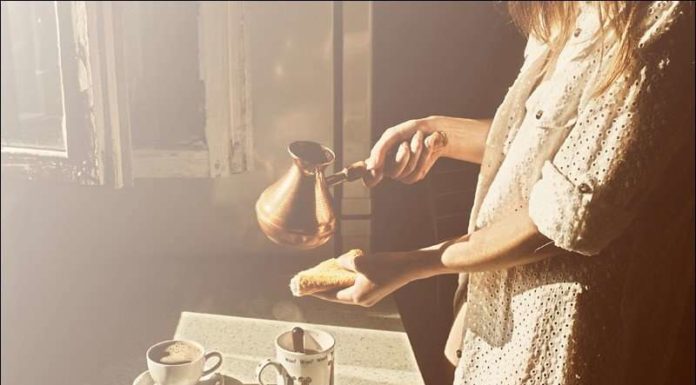 Тільки прокинулась — уже втомилася? Ось як зробити ранок бадьорим і продуктивним.