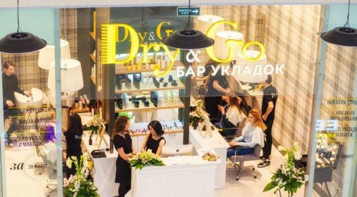 У Москві запустилася мережа барів укладок Dry&Go.