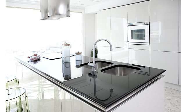 Монохромна кухня: три ідеї оформлення.