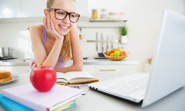 Топ-10 засобів для косметички старшокласниці.