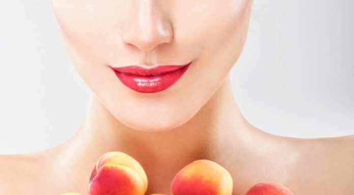 Абрикосове масло для догляду за обличчям.