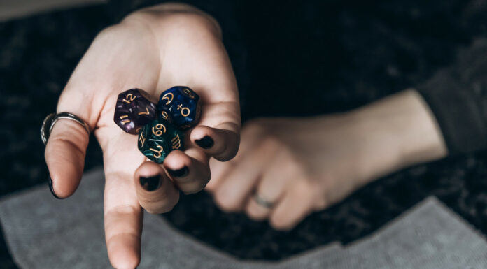 Гадаємо по “книзі доль”: вибери символ і отримай відповідь на 4 важливих питання