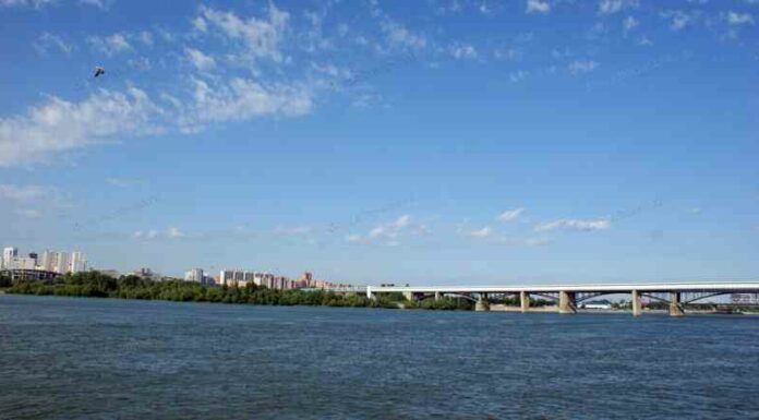 Шлюзування на новосибірській гес. Екскурсія влітку 2021 року