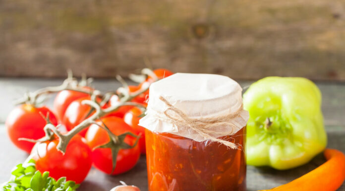 Готуємо корисну і ароматну аджику