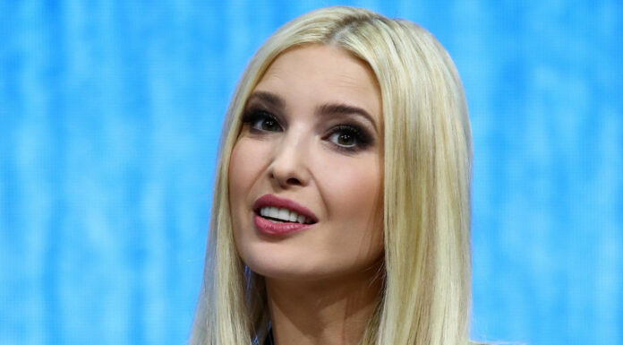 Рідкісний кадр: іванка трамп вийшла на прогулянку з трьома дітьми