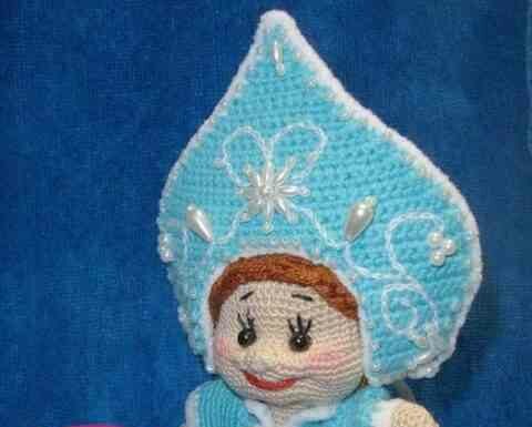 Добірка схем і описів для в’язання гачком снігуроньки