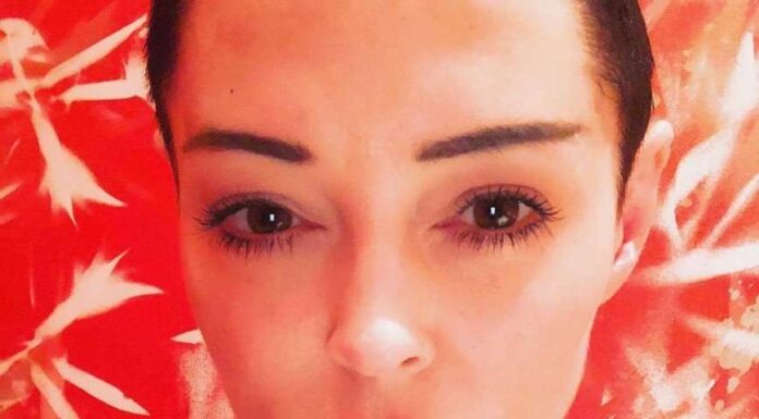 «Вона не в собі?»: Роуз Макгоуен привітала Харві Вайнштейна з днем народження.