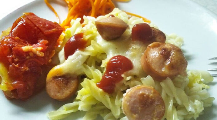 Смачні і ситні макарони з сосисками в духовці-бюджетне блюдо з мінімальною кількістю продуктів