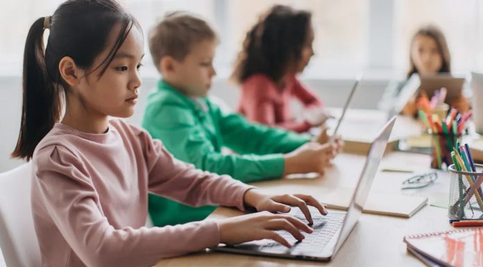 Поза рамками універсального підходу: як шкільні округи вибирають освітні технології, що відповідають культурним особливостям