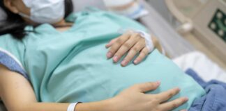 Щеплення від COVID-19 під час вагітності значно знижує ризик передчасних пологів, підтверджує дослідження