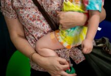 Зміна процедури затвердження вакцин FDA може загрожувати COVID та захисту дітей від грипу