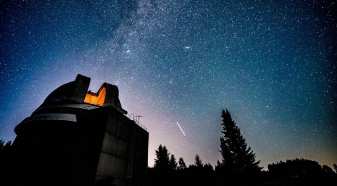 180 Інтернет-супутників Amazon вже занадто яскраві. Він хоче ще 3000.