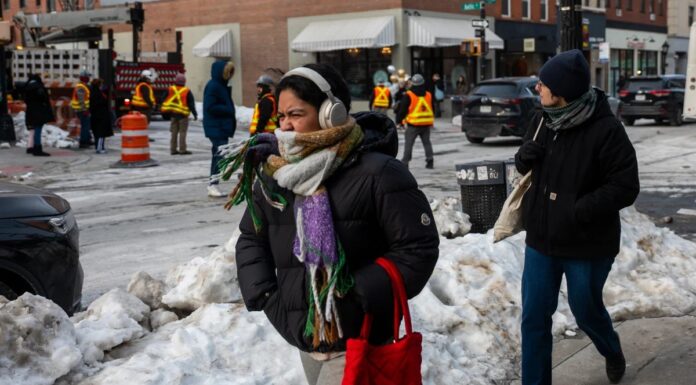 Екстремальні Погодні Розділи: Чому Східні Штати Замерзають, а Західні Тануть