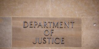 Досьє Епштейна: зв’язки між опальним фінансистом, наукою та журналістикою