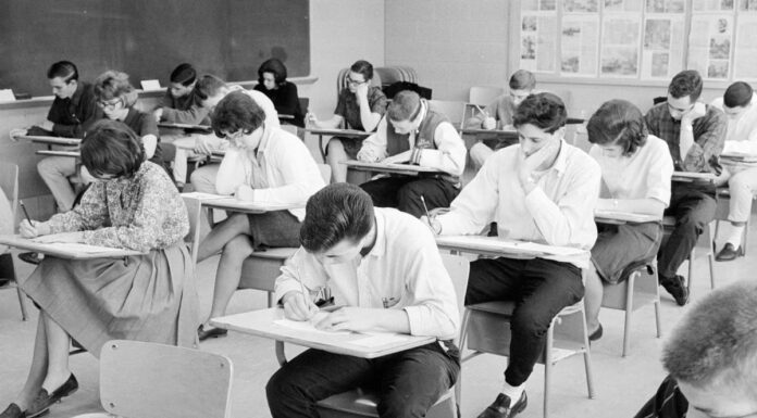 ІІ Не Дотягує До Людського Рівню в Історичному Математичному Випробуванні: Перший Тест-Доказ Розкриває Обмеження