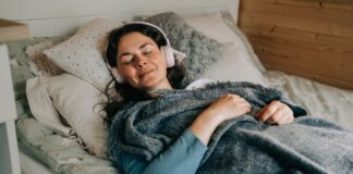 La science des sons du sommeil : le blanc, le marron et au-delà