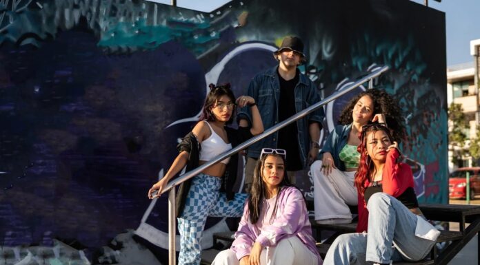 20-річний цикл моди: Чому Y2K повертається – пояснення за допомогою математики