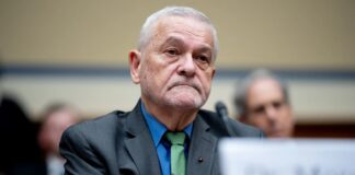 Колишньому чиновнику NIH Девіду Моренсу висунуто звинувачення в передбачуваному приховуванні даних про походження COVID-19