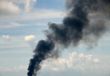 Stężenie CO₂ w atmosferze osiąga rekordową wartość 431 ppm, co budzi obawy dotyczące cięć w finansowaniu monitorowania