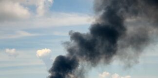Stężenie CO₂ w atmosferze osiąga rekordową wartość 431 ppm, co budzi obawy dotyczące cięć w finansowaniu monitorowania