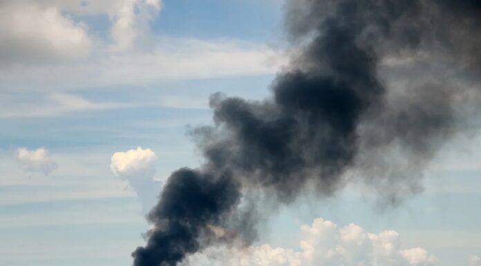 Концентрація CO₂ в атмосфері досягла рекордних 431 ppm, викликаючи побоювання через скорочення фінансування моніторингу
