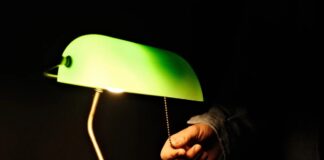 Lampe de Thomson : Quand les mathématiques rencontrent la lumière vacillante