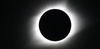 Сколько длится полное солнечное затмение? Математика, мифы и зрелище